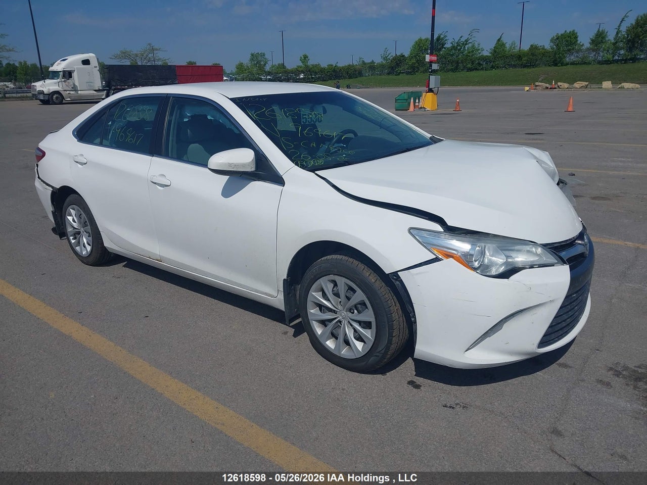 4T1BF1FK0FU964617 · 2015 TOYOTA CAMRY LE · 1/12