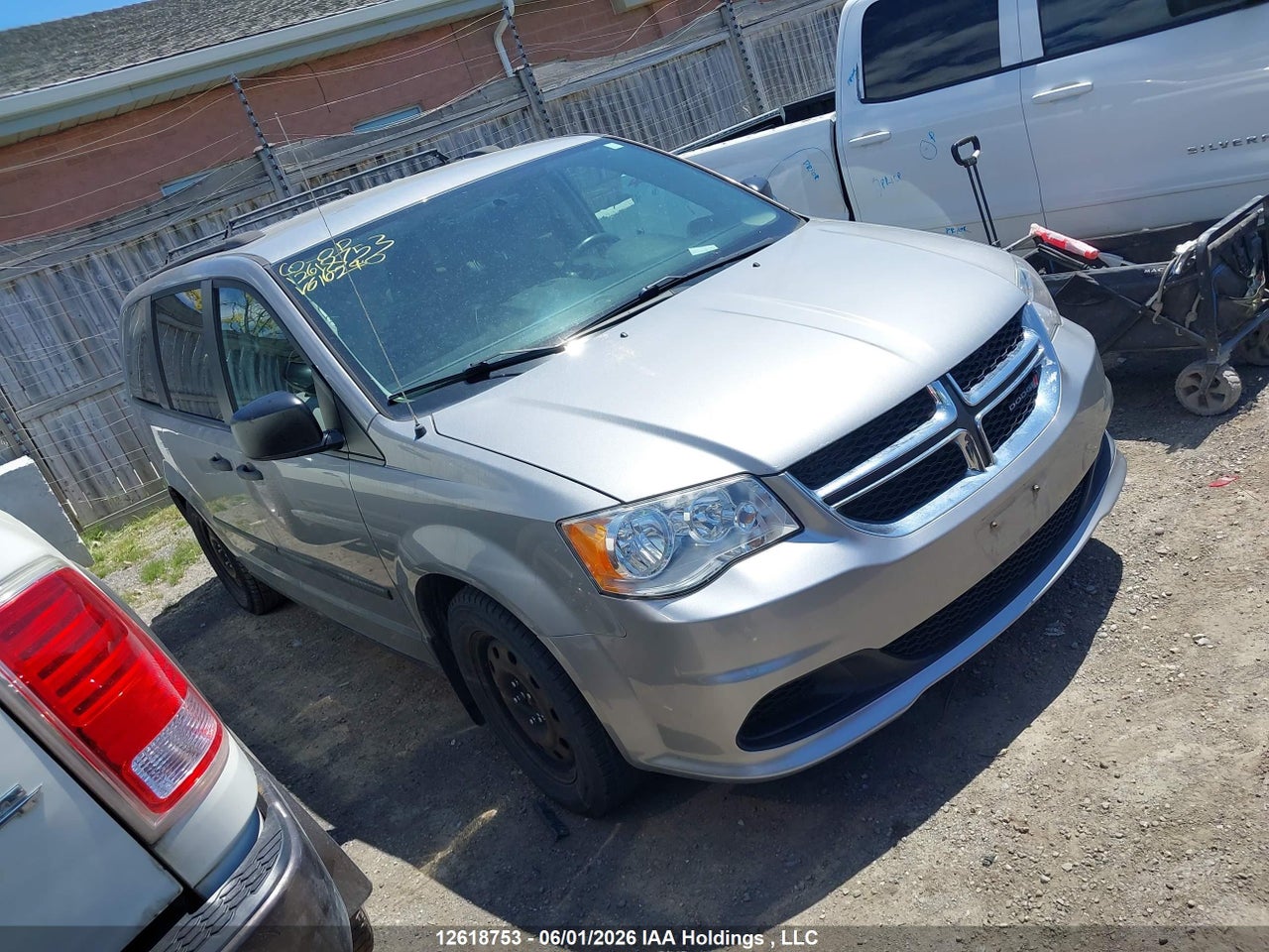 2C4RDGBG5FR****** · 2015 DODGE GRAND CARAVAN SE · 1/12