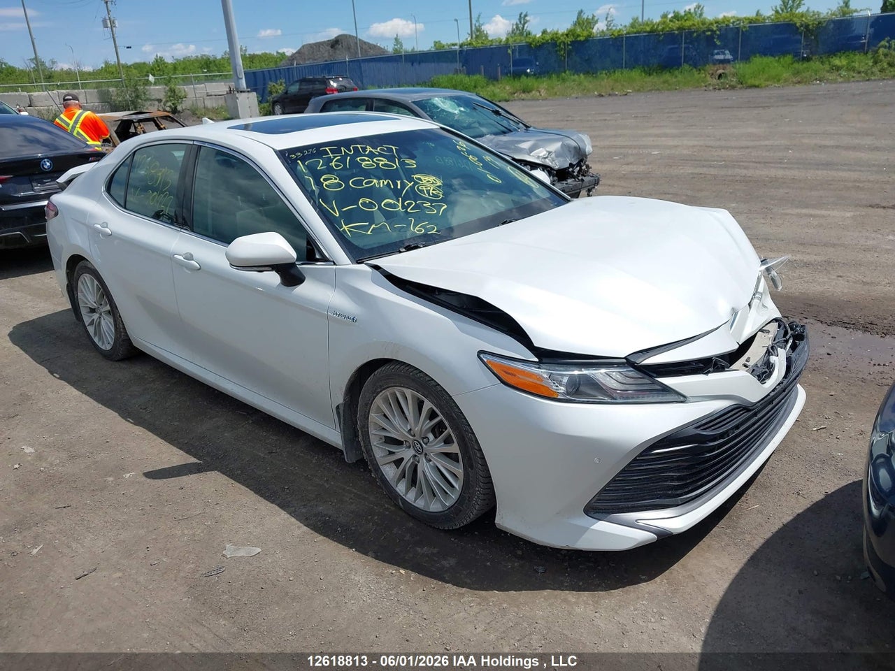 4T1B21HK6JU001237 · 2018 TOYOTA CAMRY HYBRID XLE