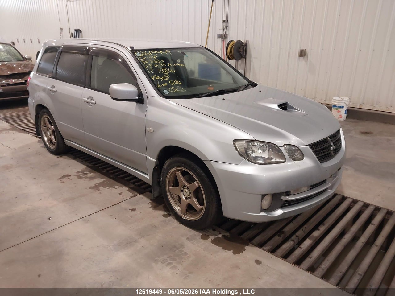 CU2W0303635 · 2003 MITSUBISHI AIRTEC · 1/12