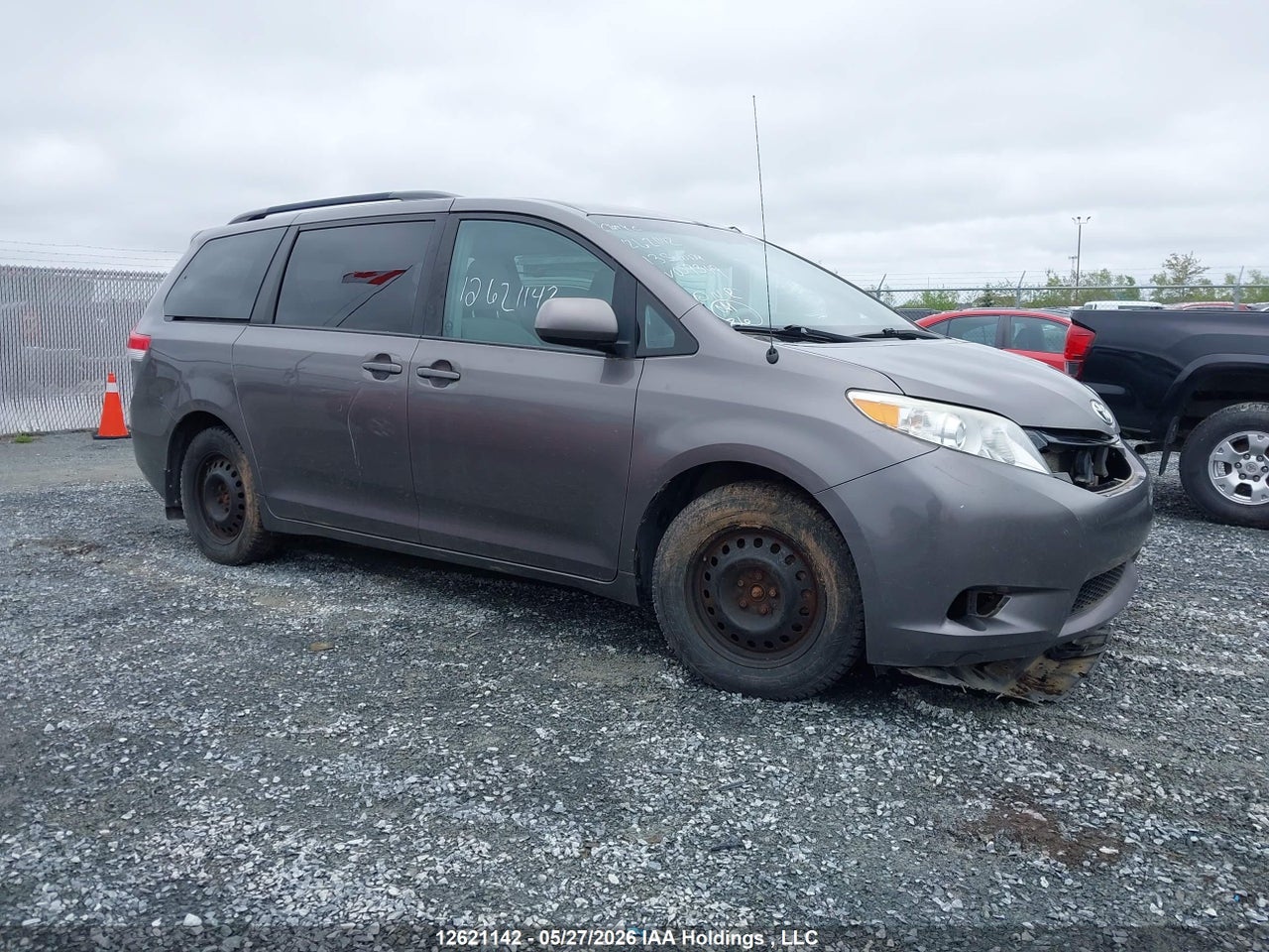 5TDJK3DC6DS059349 · 2013 TOYOTA SIENNA LE · 1/12