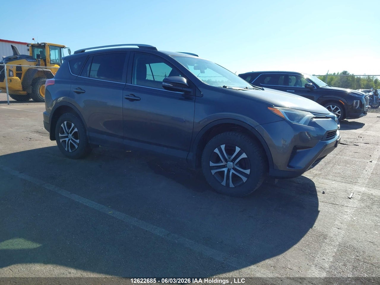 2T3BFREV9GW515794 · 2016 TOYOTA RAV4 LE