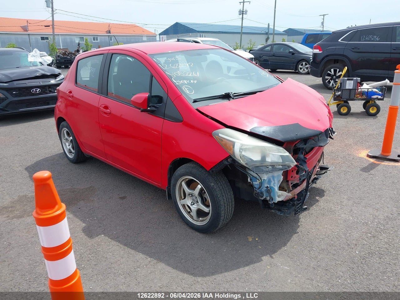 VNKKTUD33FA052261 · 2015 TOYOTA YARIS LE