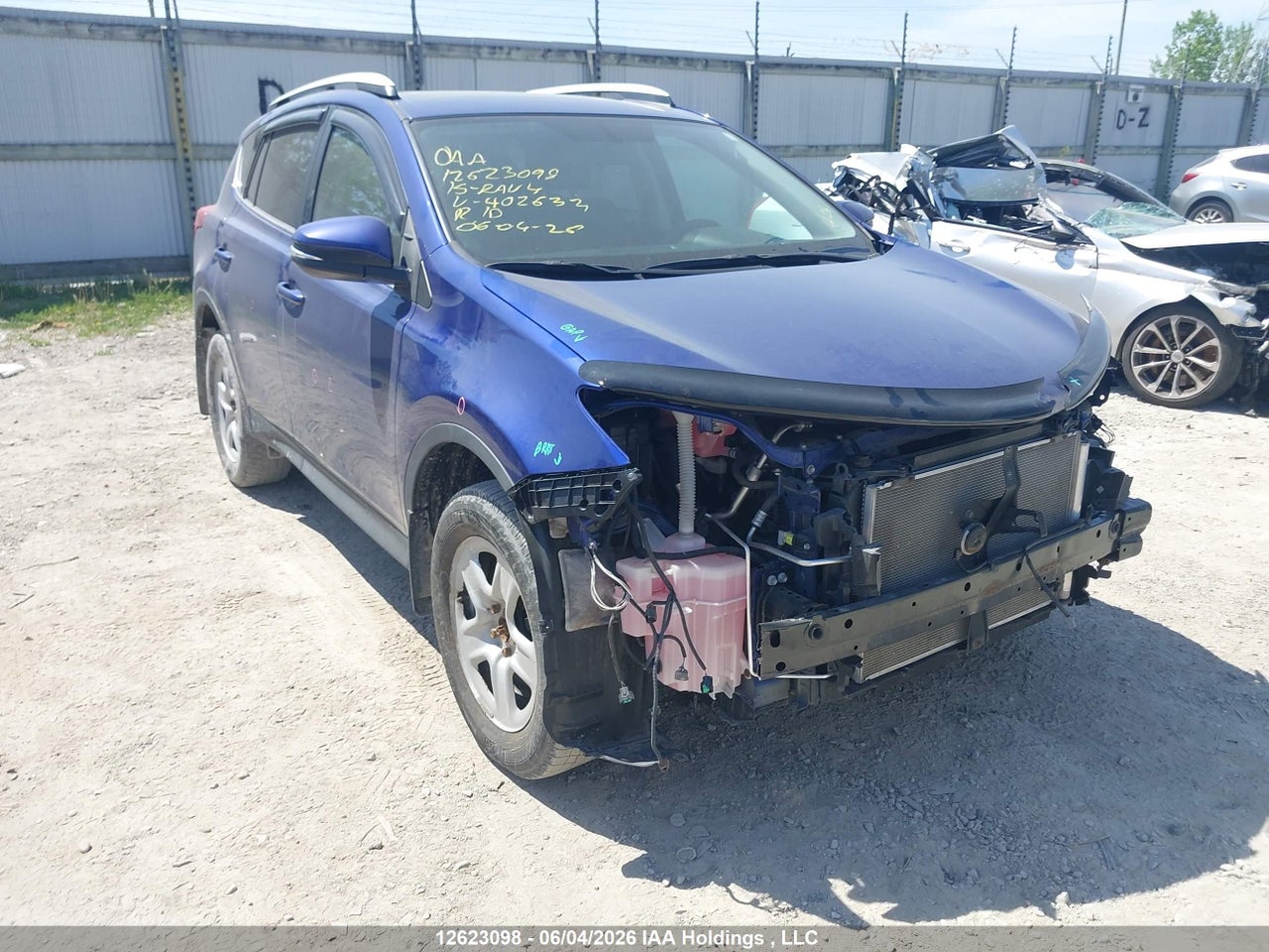 2T3RFREV5FW402633 · 2015 TOYOTA RAV4 XLE