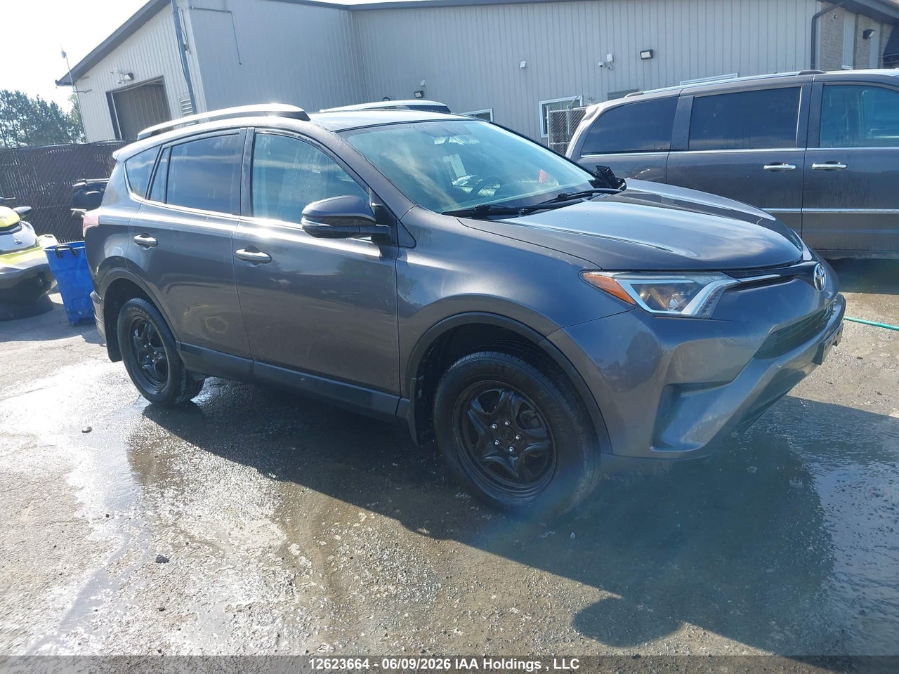 2T3ZFREV1GW306774 · 2016 TOYOTA RAV4 LE