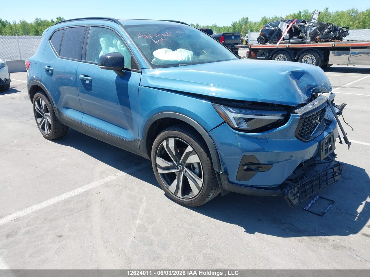 YV4L12UL0R2213667 · 2024 VOLVO XC40 B5 PLUS DARK THEME