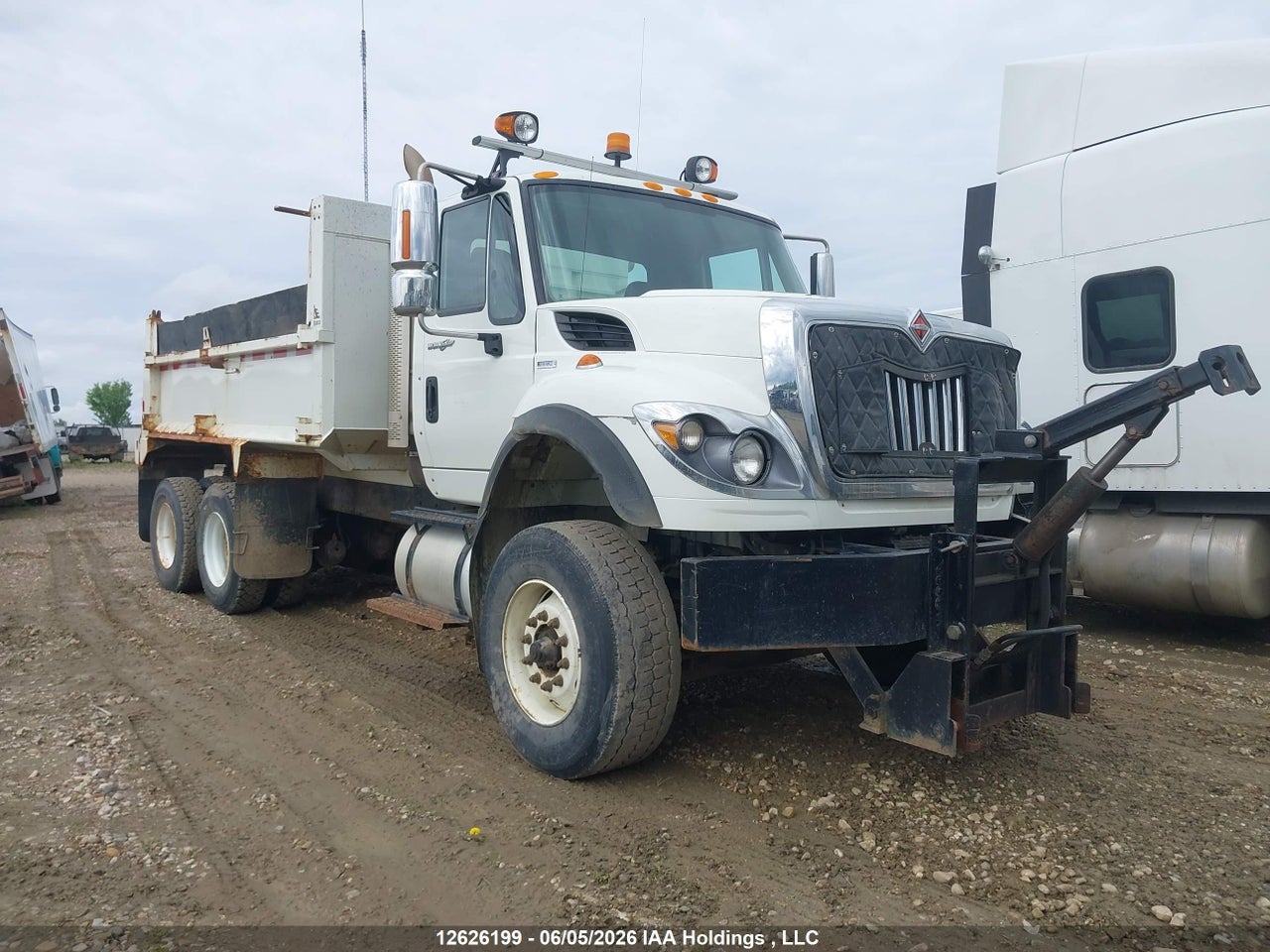 1HTWYSJT5BJ333673 · 2011 INTERNATIONAL 7000 7600 · 1/12