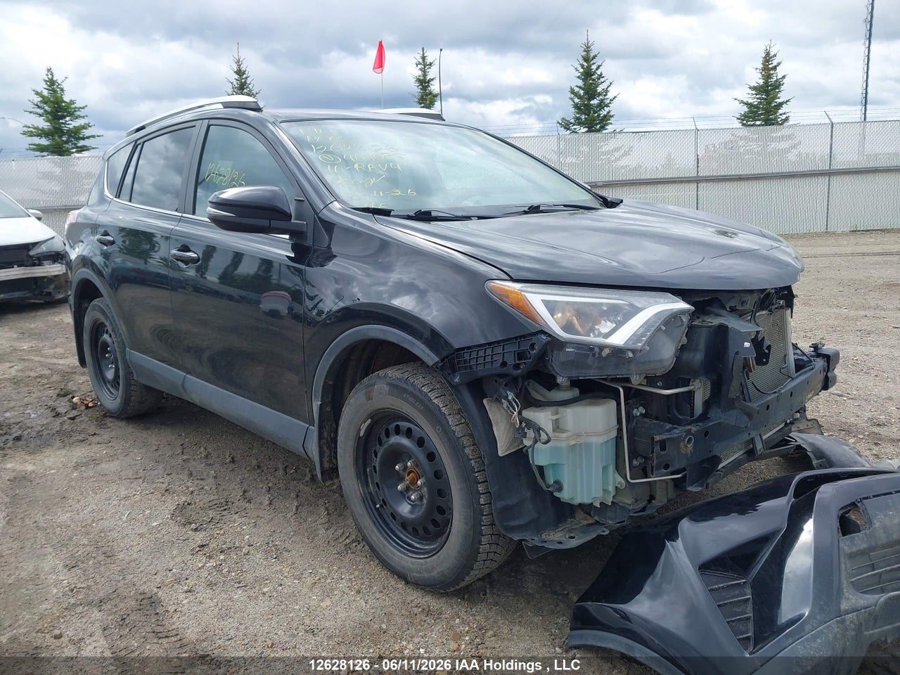 2T3BFREV9GW469075 · 2016 TOYOTA RAV4 LE