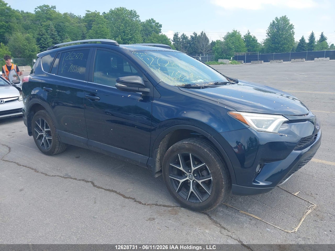 2T3JFREV3JW786952 · 2018 TOYOTA RAV4 · 1/12