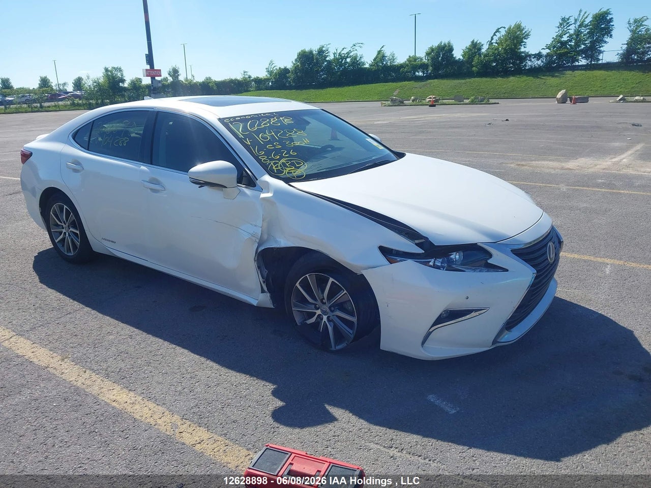 JTHBW1GG0G2104288 · 2016 LEXUS ES 300H