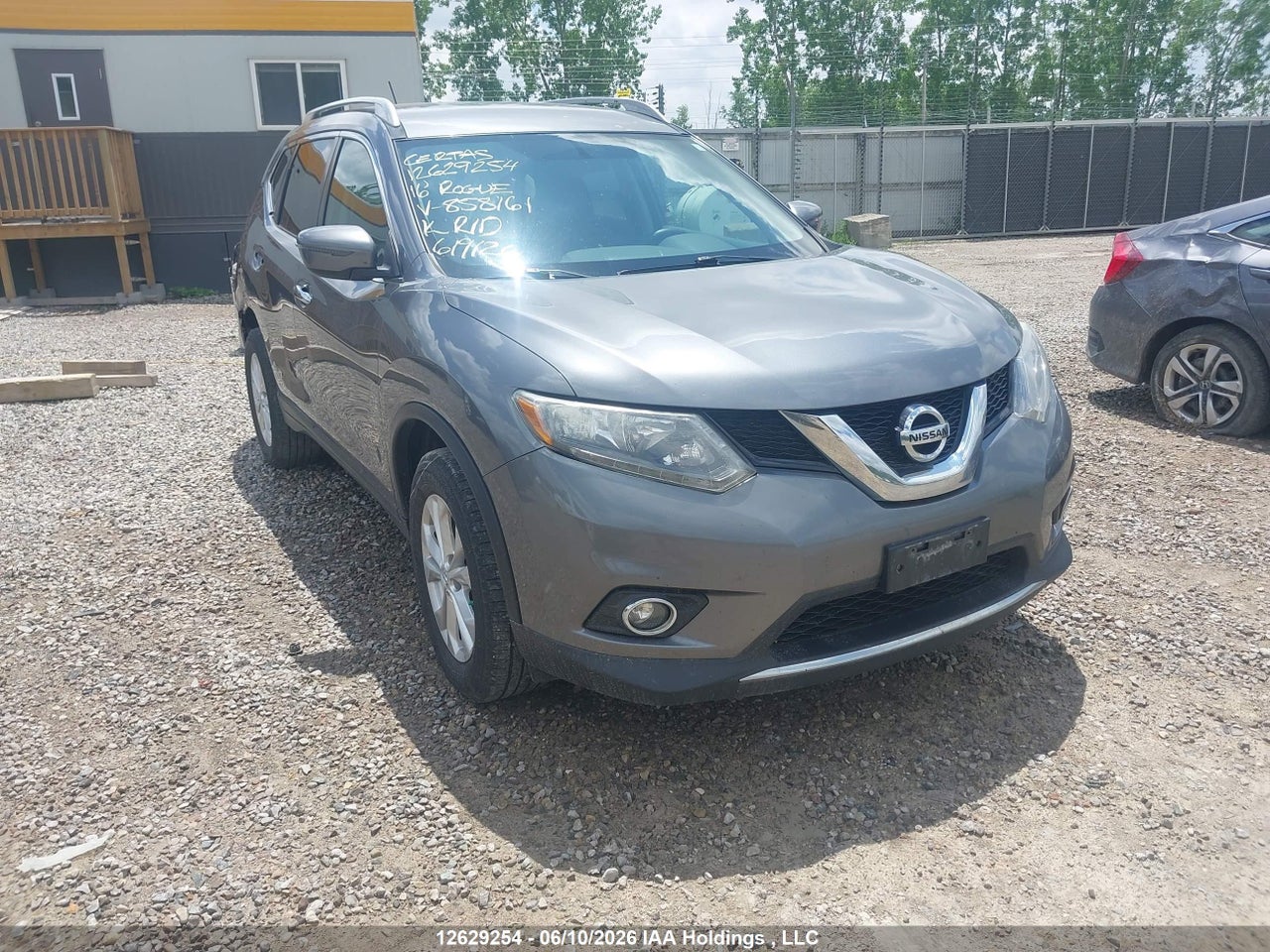 5N1AT2MV3GC858161 · 2016 NISSAN ROGUE S/SL/SV