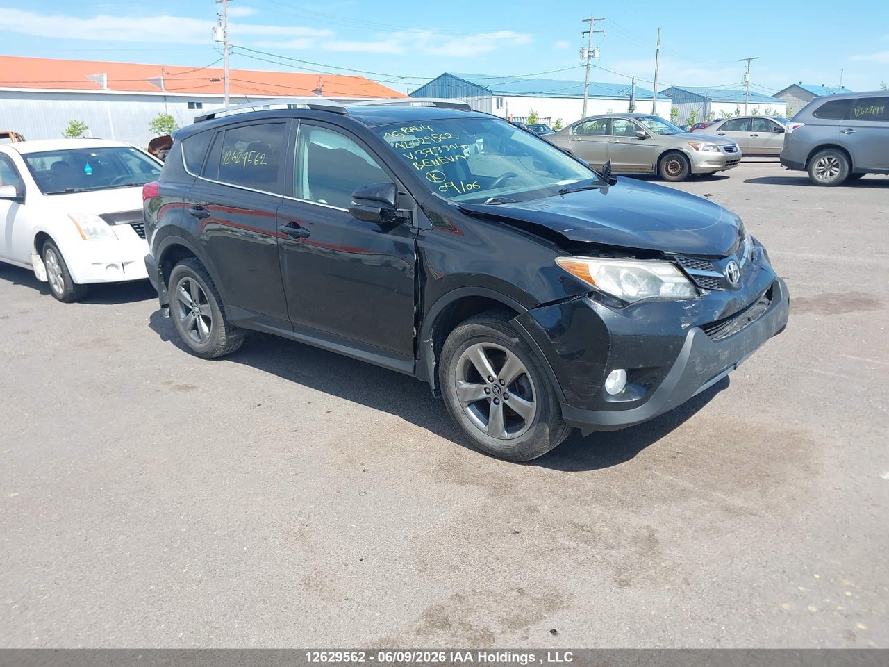 2T3RFREV7FW373314 · 2015 TOYOTA RAV4 XLE