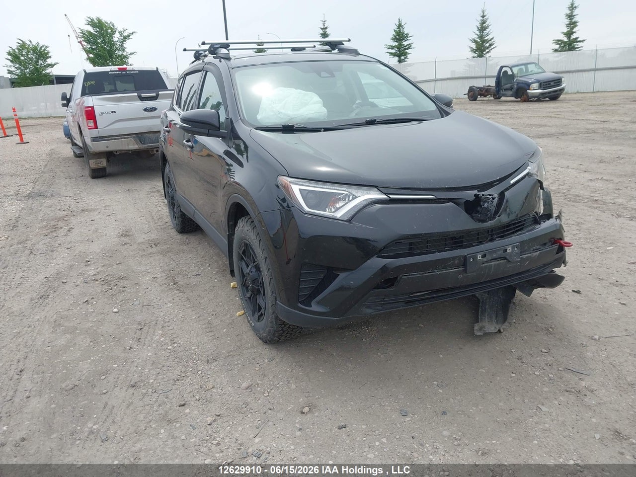 2T3BFREV6HW602120 · 2017 TOYOTA RAV4 LE