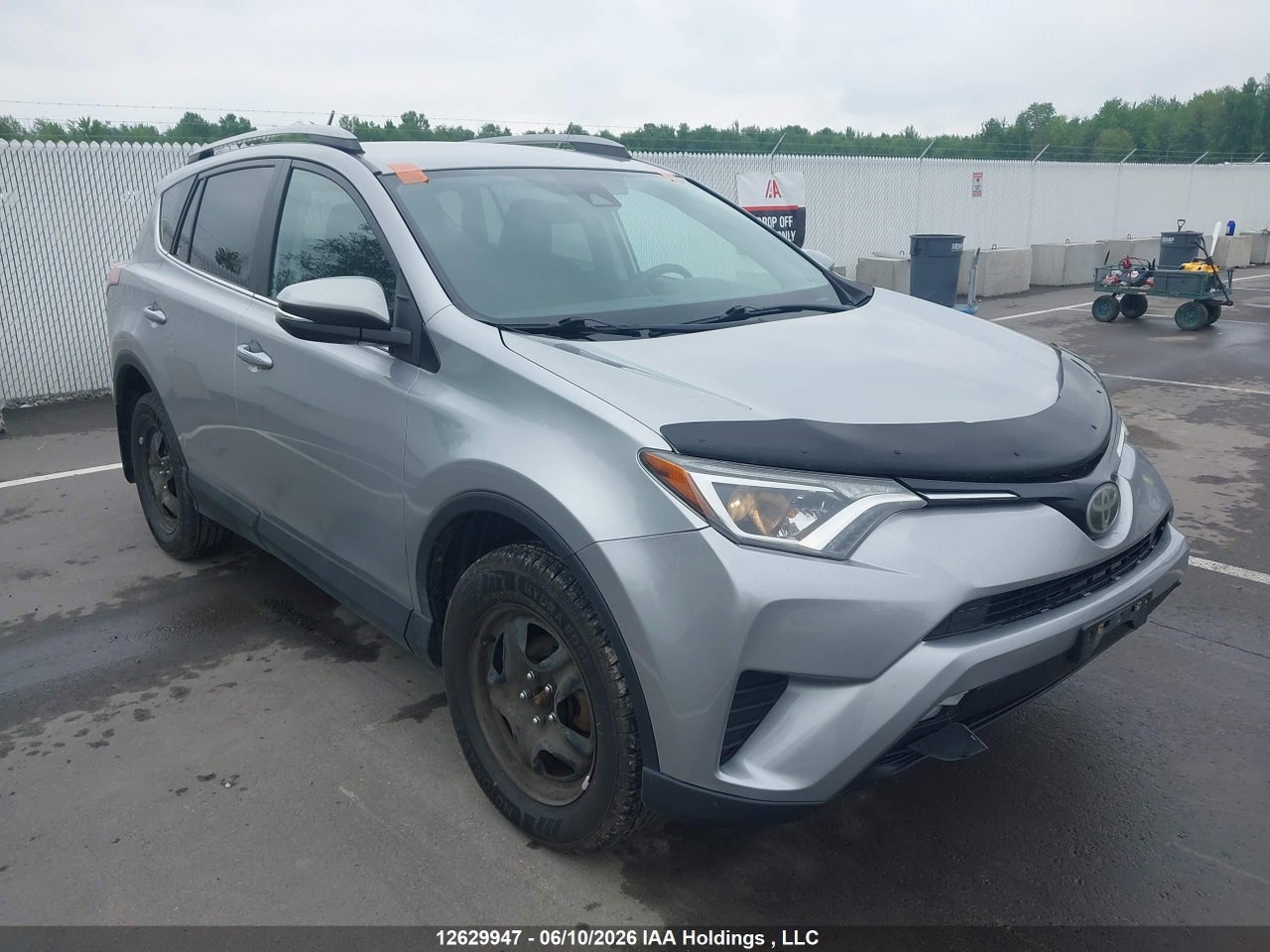 2T3ZFREV7HW372831 · 2017 TOYOTA RAV4 LE