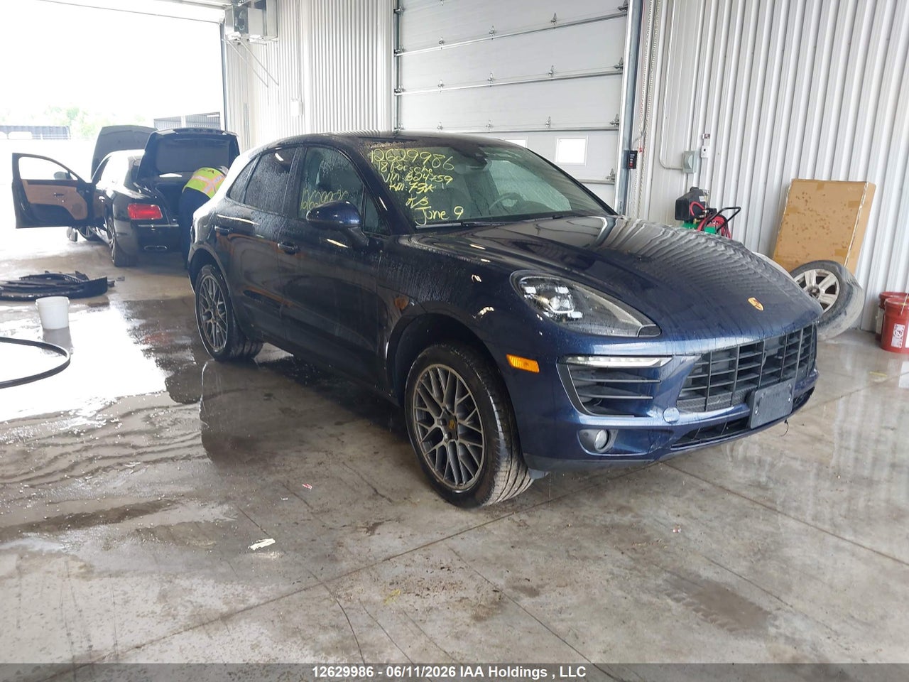 WP1AA2A52JLB24759 · 2018 PORSCHE MACAN · 1/12