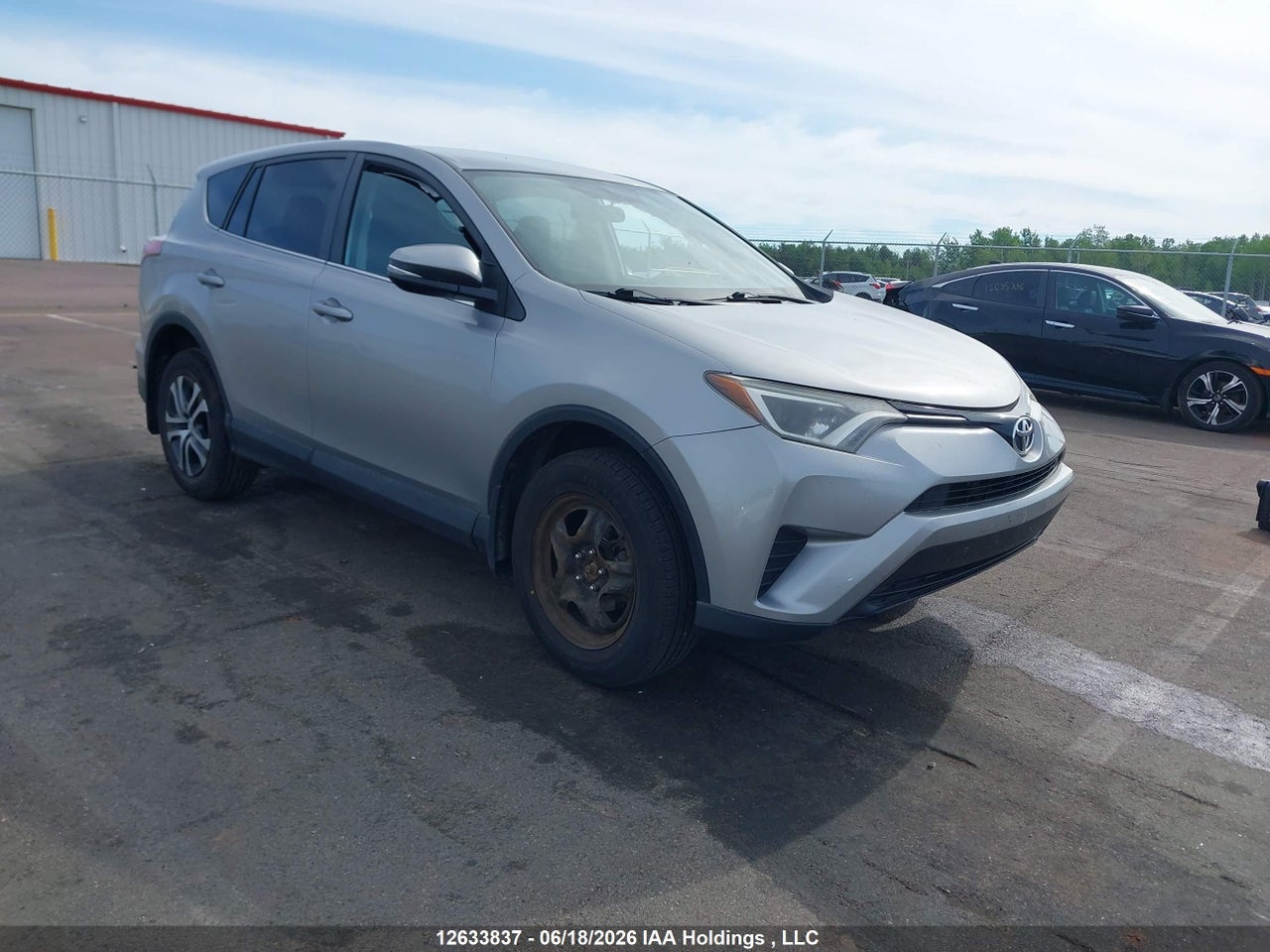 2T3BFREV9GW451966 · 2016 TOYOTA RAV4 LE