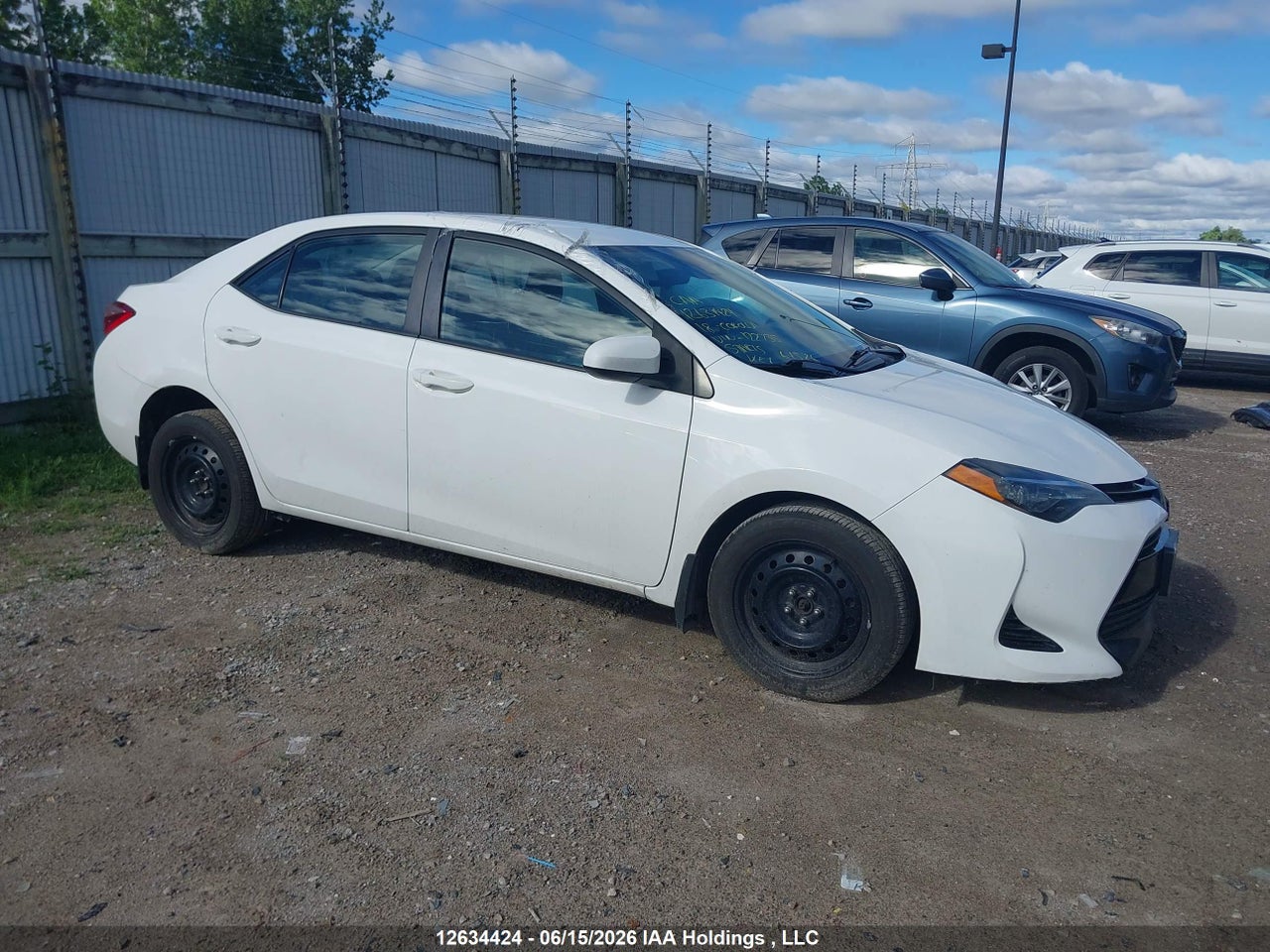 2T1BURHE7JC122735 · 2018 TOYOTA COROLLA LE