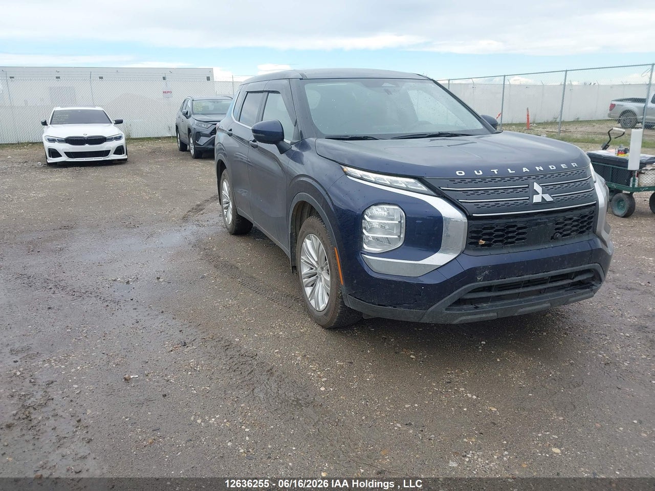 JA4J4UA82RZ614605 · 2024 MITSUBISHI OUTLANDER ES