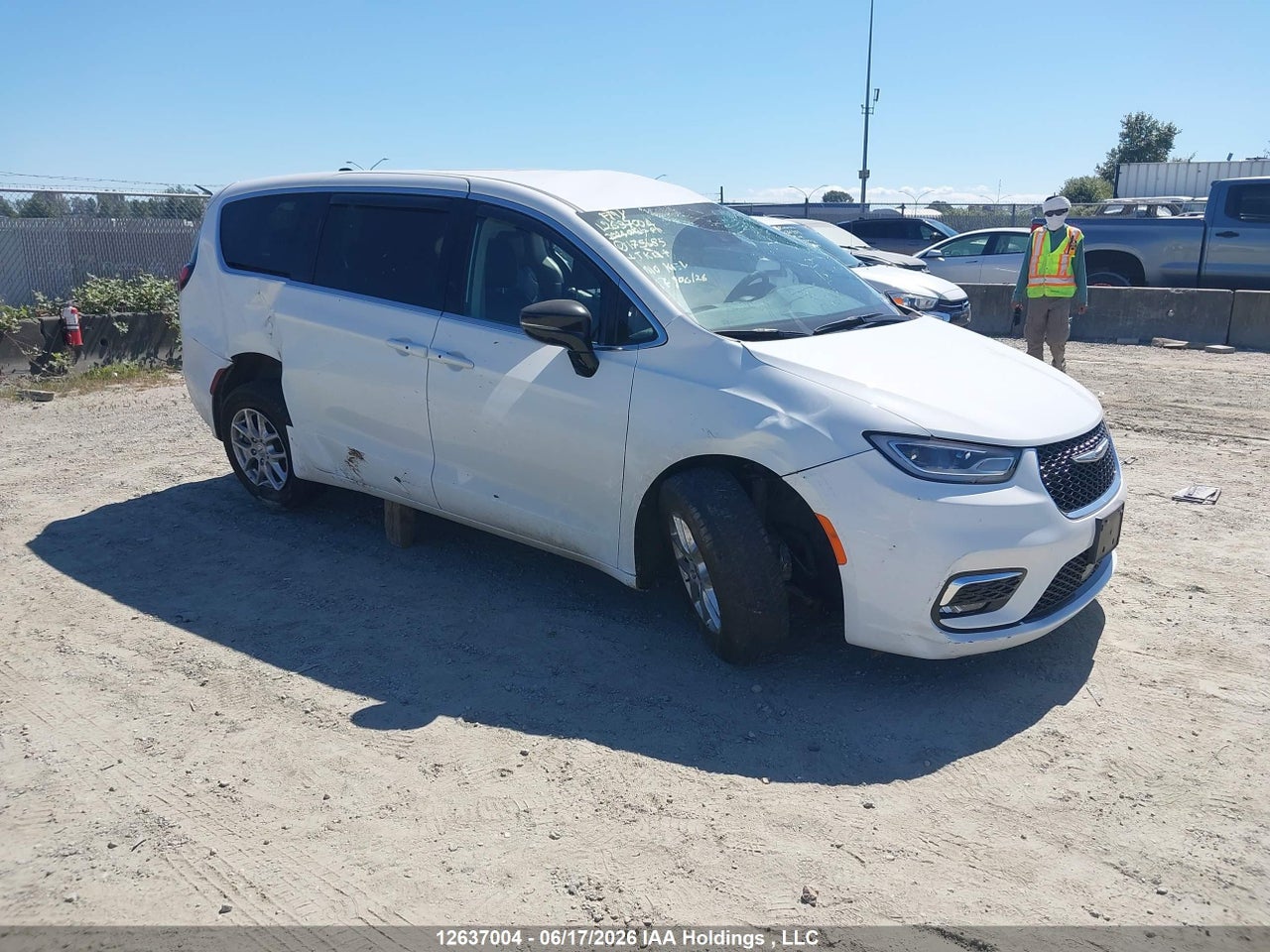2C4RC1BG7RR175685 · 2024 CHRYSLER PACIFICA TOURING L