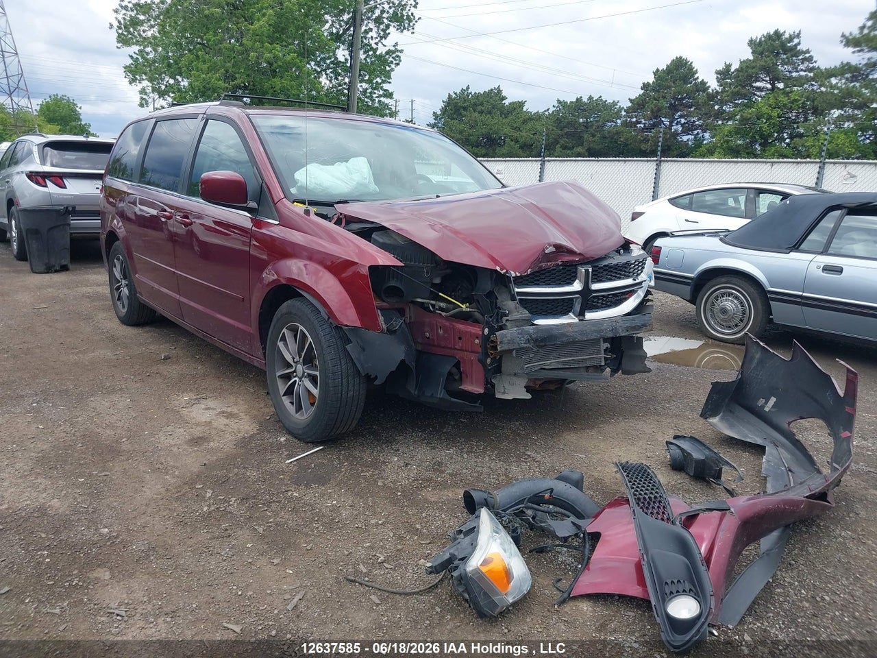 2C4RDGBG9HR611998 · 2017 DODGE GRAND CARAVAN SE · 1/12