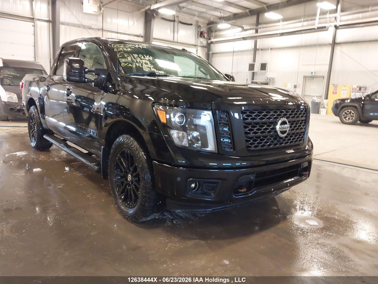 1N6AA1E53JN518214 · 2018 NISSAN TITAN