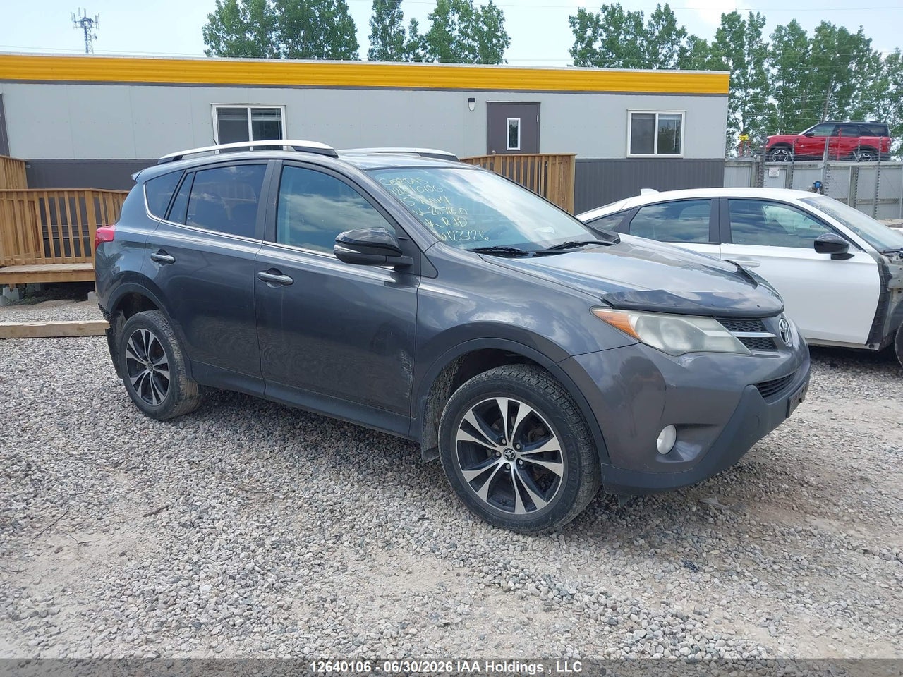 2T3RFREV2FW267160 · 2015 TOYOTA RAV4 XLE
