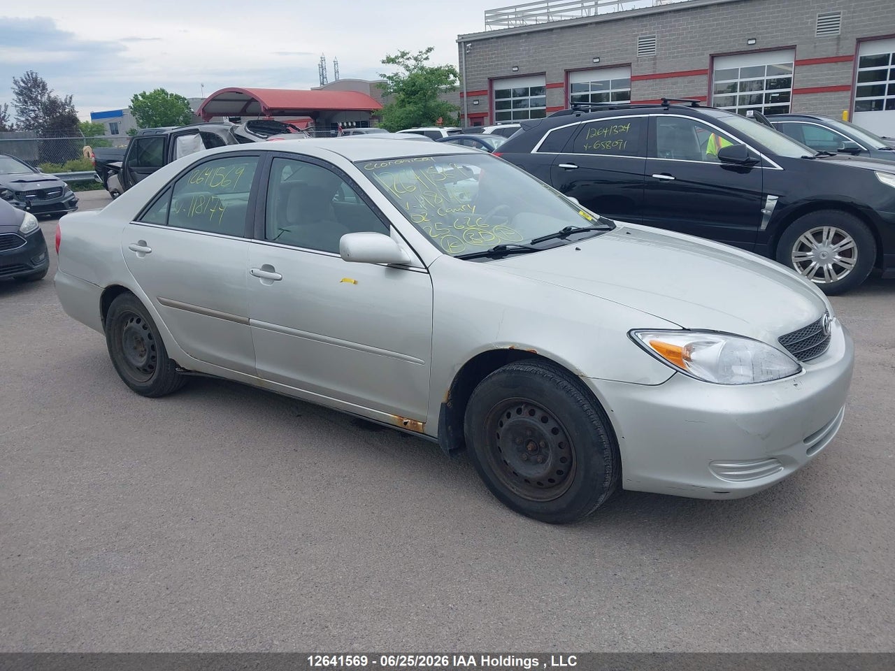 JTDBE32K020118174 · 2002 TOYOTA CAMRY LE/XLE · 1/12