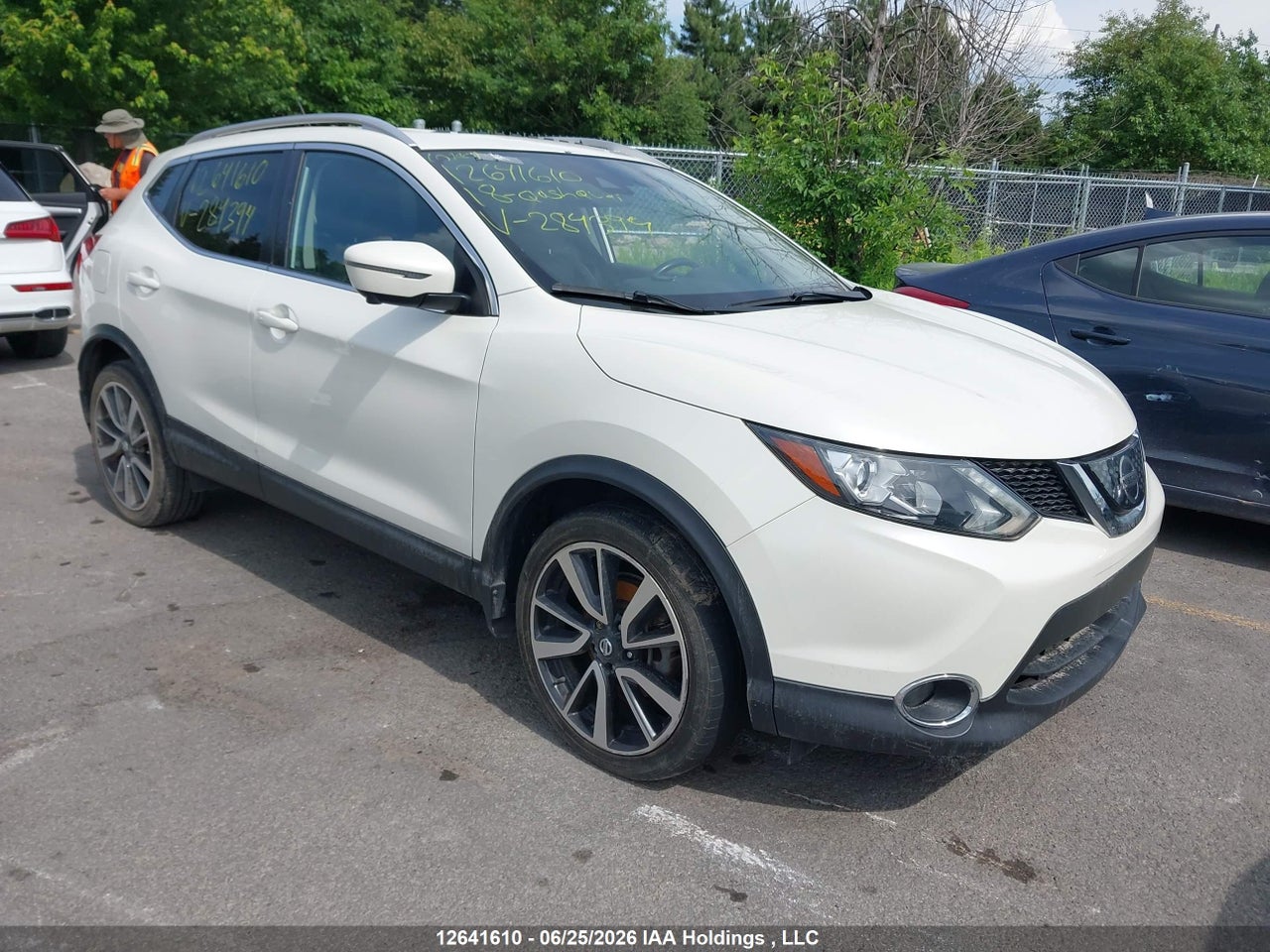 JN1BJ1CR7JW284394 · 2018 NISSAN QASHQAI S/SL/SV