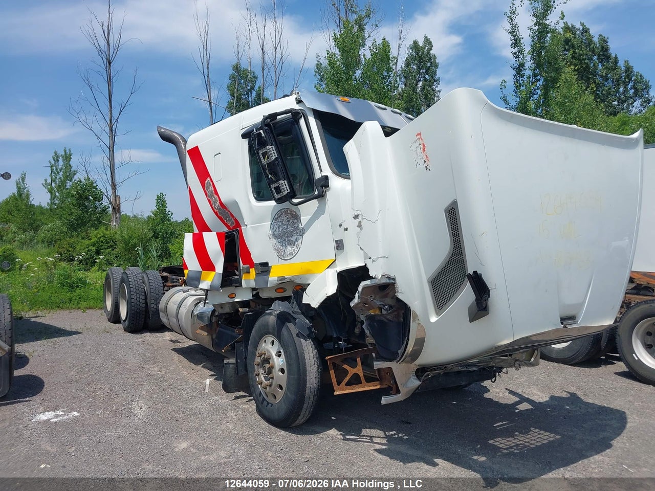 4V4NC9KL8FN183463 · 2015 VOLVO VN VNL