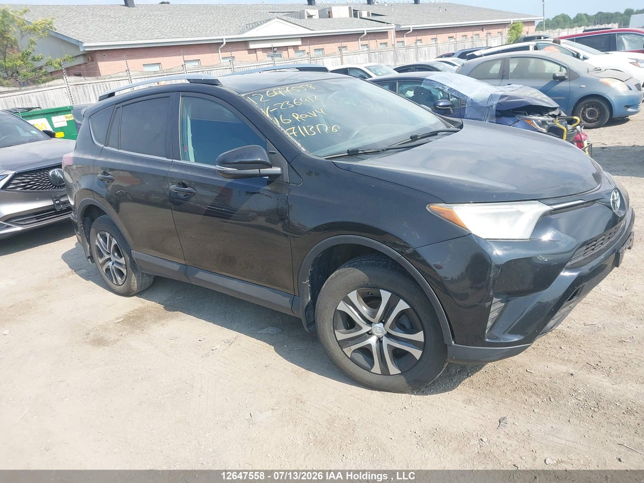 2T3ZFREV0GW236412 · 2016 TOYOTA RAV4 LE