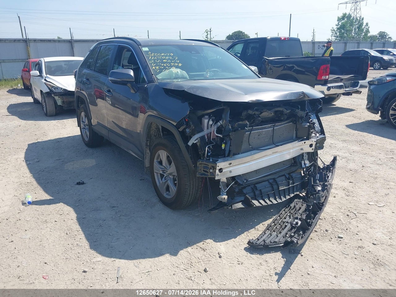 2T3R1RFV2RC464588 · 2024 TOYOTA RAV4 XLE