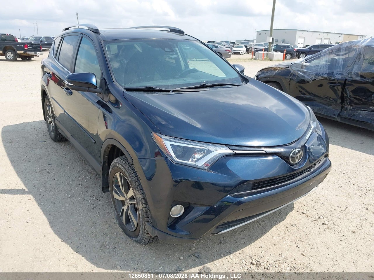 2T3RFREV9JW790359 · 2018 TOYOTA RAV4 XLE