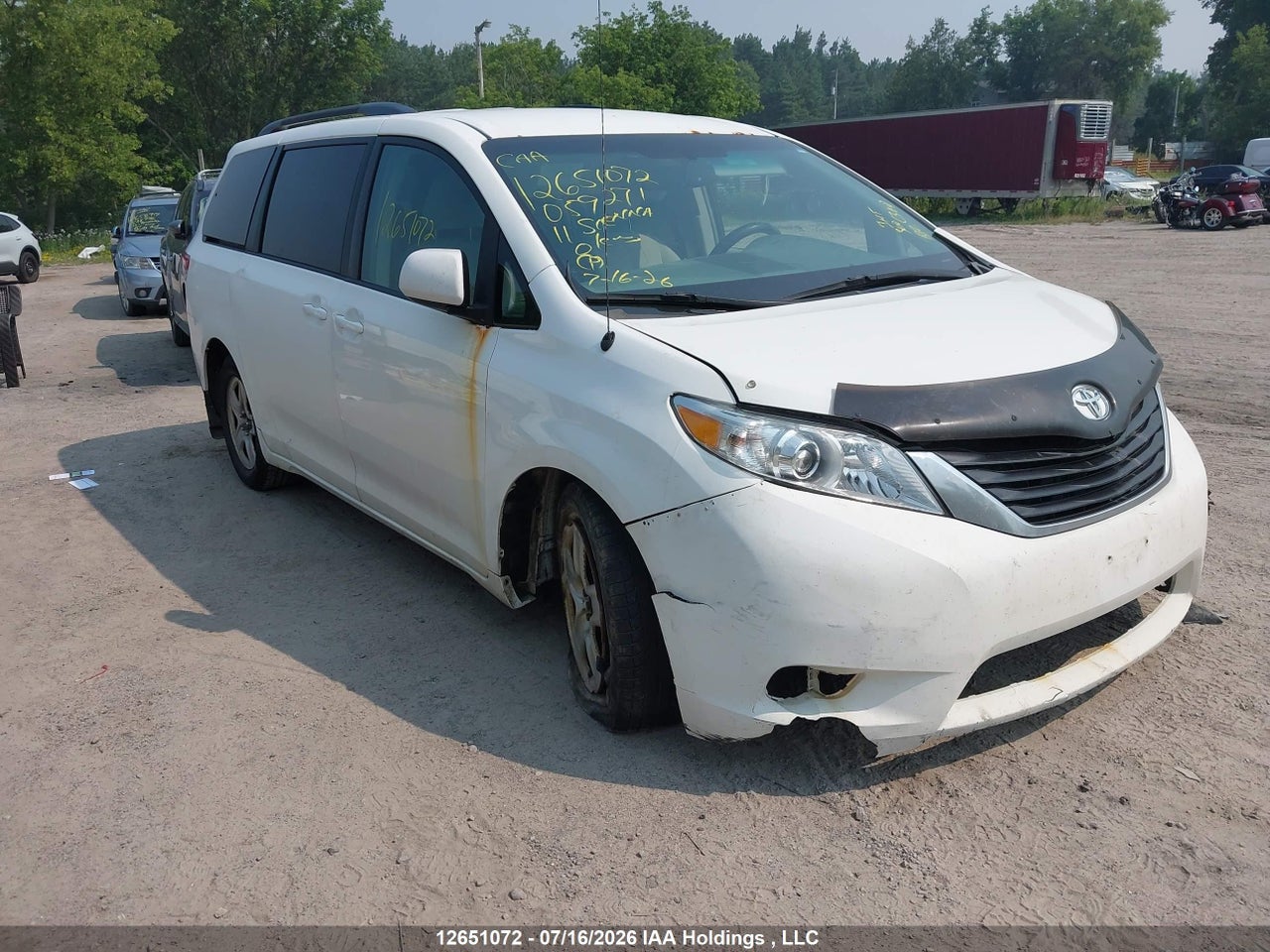 5TDKK3DC4BS059271 · 2011 TOYOTA SIENNA LE · 1/12