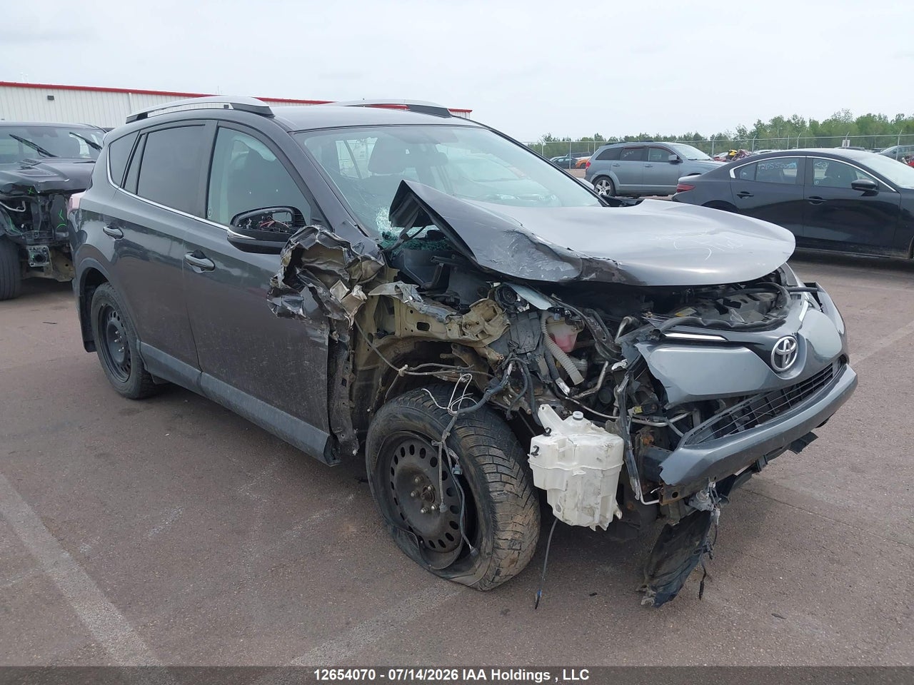 2T3ZFREV6GW258799 · 2016 TOYOTA RAV4 LE