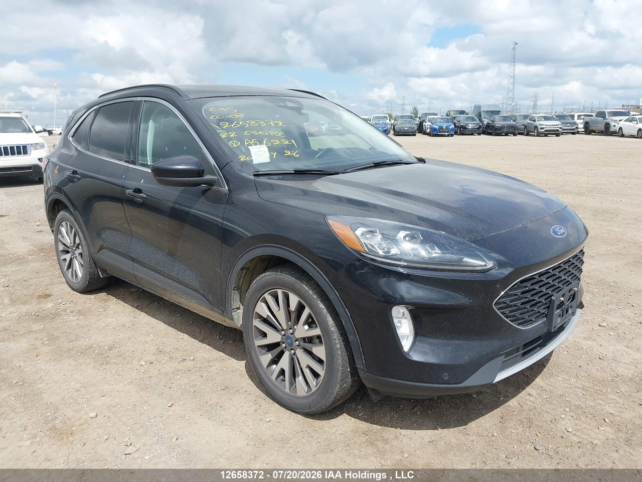 1FMCU9J9XNUA56221 · 2022 FORD ESCAPE TITANIUM