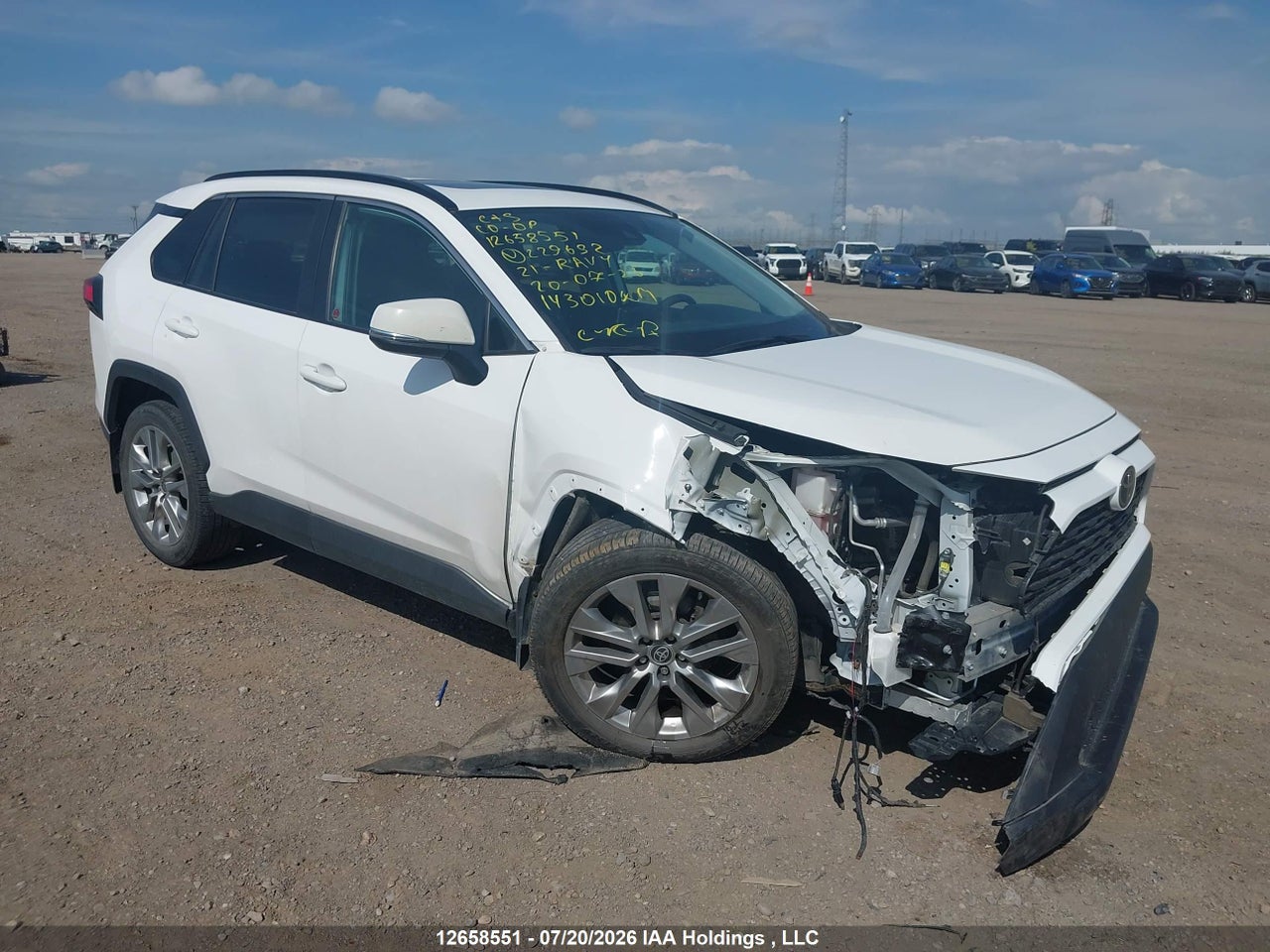 2T3R1RFV5MC229692 · 2021 TOYOTA RAV4 XLE