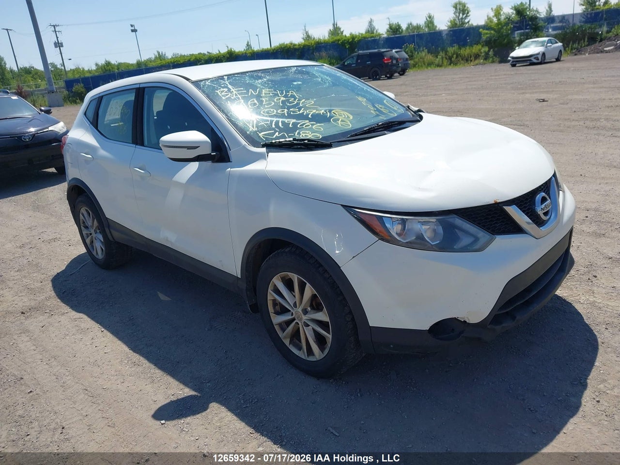 JN1BJ1CR2HW119766 · 2017 NISSAN QASHQAI S/SL/SV