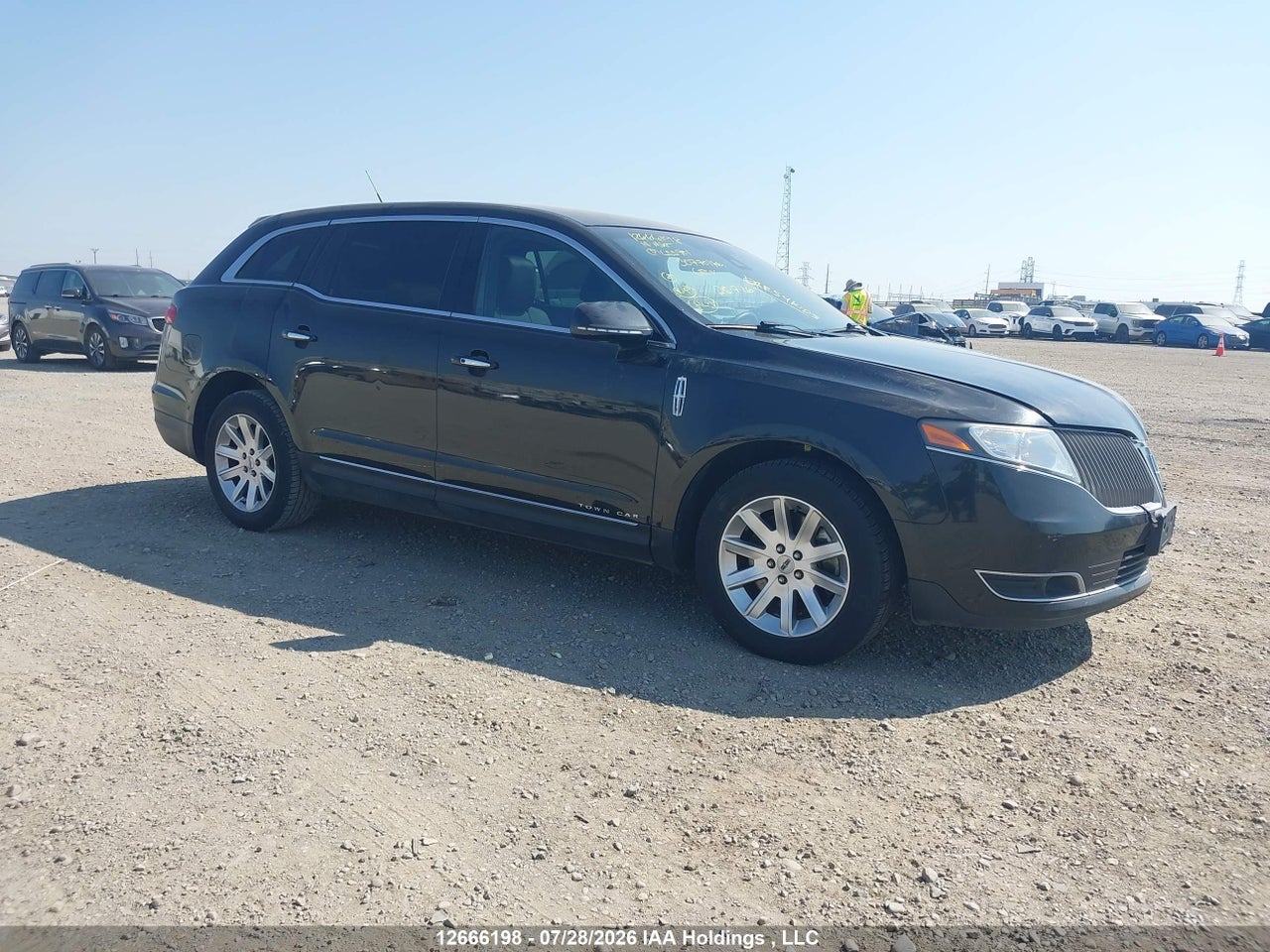 2LMHJ5NK6EBL55901 · 2014 LINCOLN MKT LIVERY