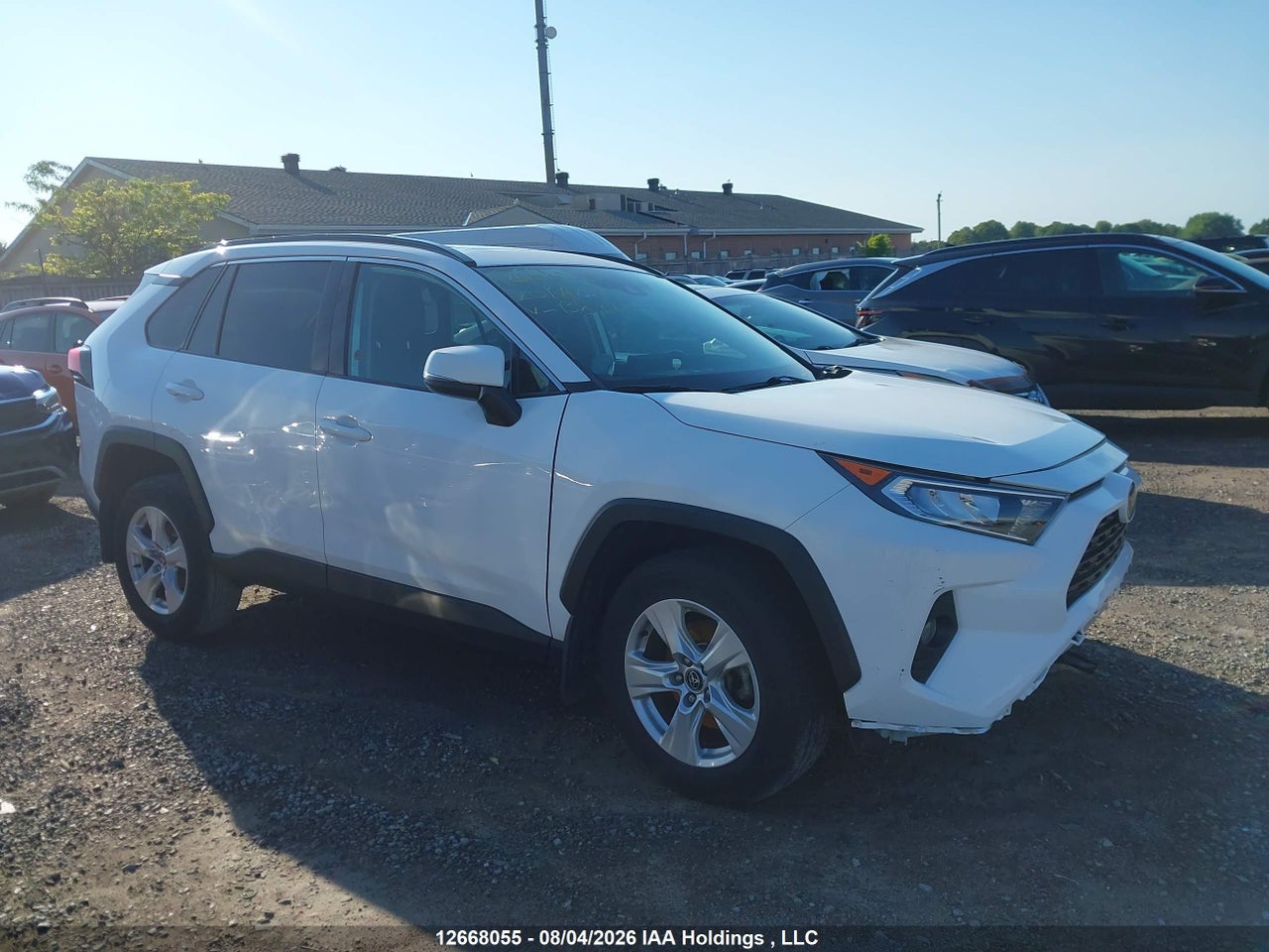 2T3R1RFV1LC138949 · 2020 TOYOTA RAV4 XLE