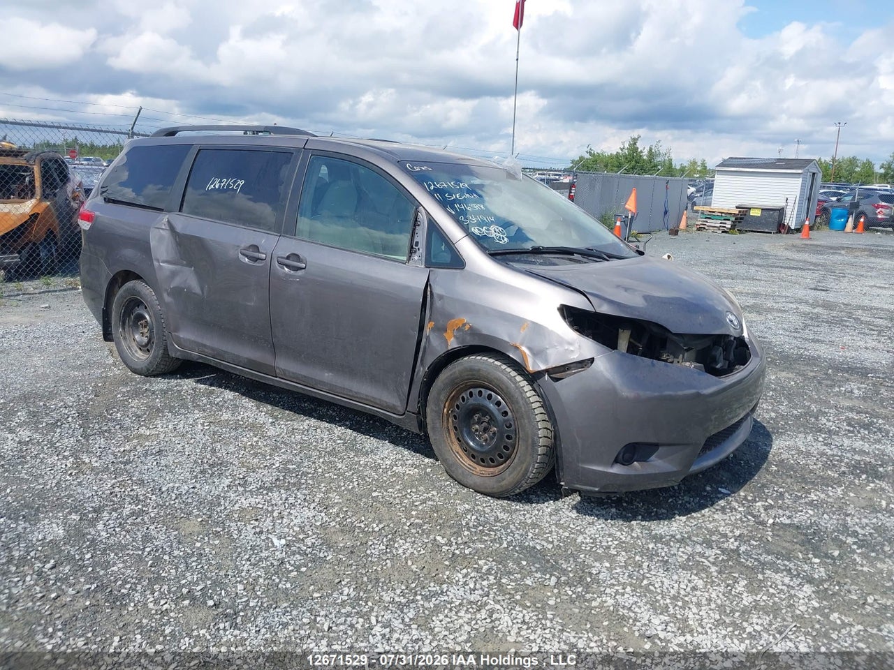 5TDKK3DC3BS146398 · 2011 TOYOTA SIENNA LE 8 PASSENGER