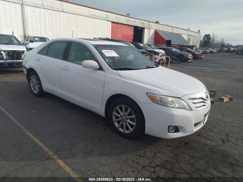 Lot #2488550235 2011 TOYOTA CAMRY XLE salvage car