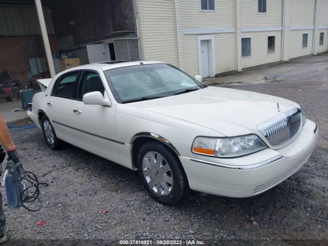 Auction sale of the 2005 Lincoln Town Car Signature Limited, vin: 1LNHM82W45Y648193, lot number: 37418921
