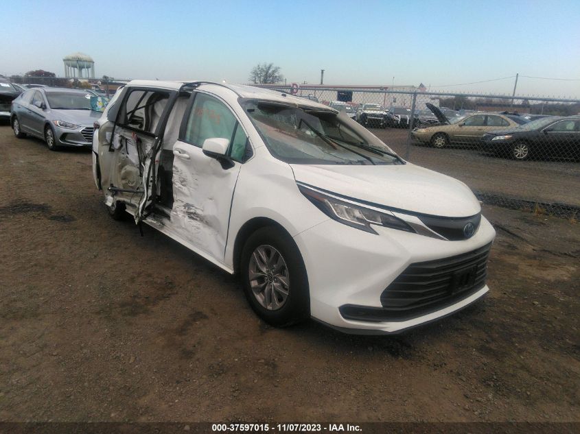 Lot #2490860154 2022 TOYOTA SIENNA LE salvage car