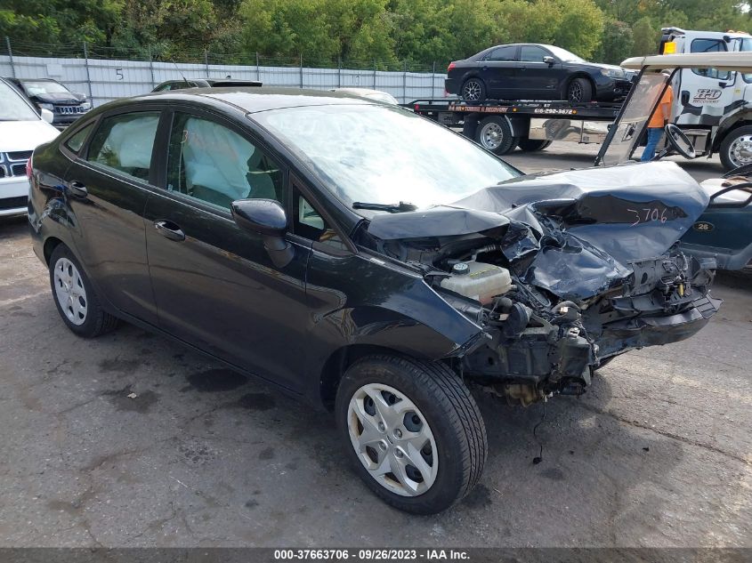 Lot #2474517026 2013 FORD FIESTA S salvage car