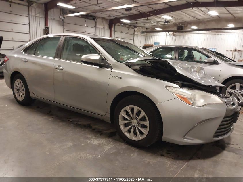 Lot #2495485605 2016 TOYOTA CAMRY HYBRID LE salvage car