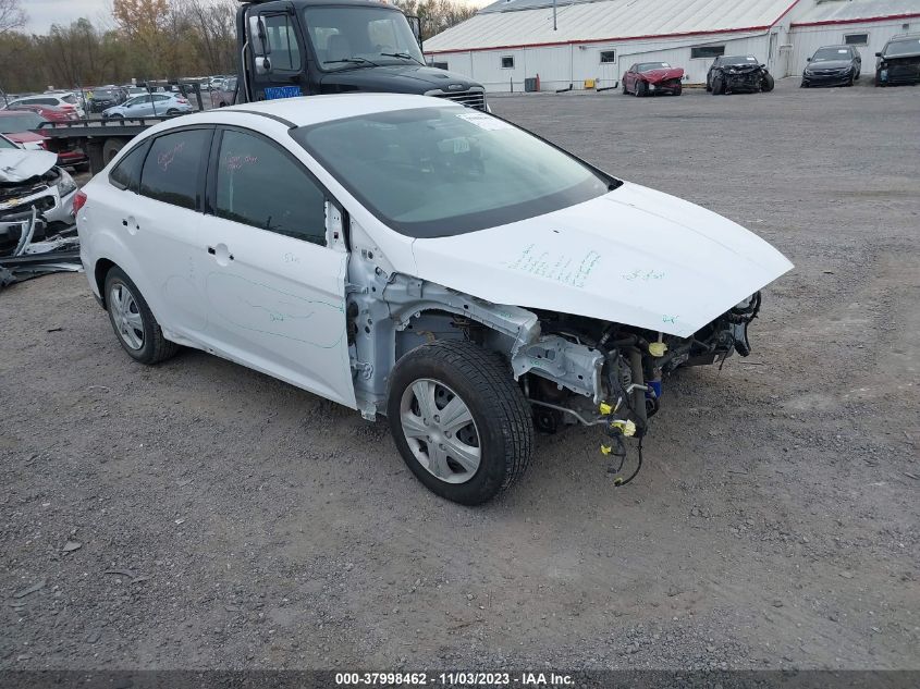 Lot #2427037117 2017 FORD FOCUS S salvage car