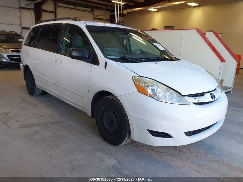 Lot #2506946495 2010 TOYOTA SIENNA LE salvage car