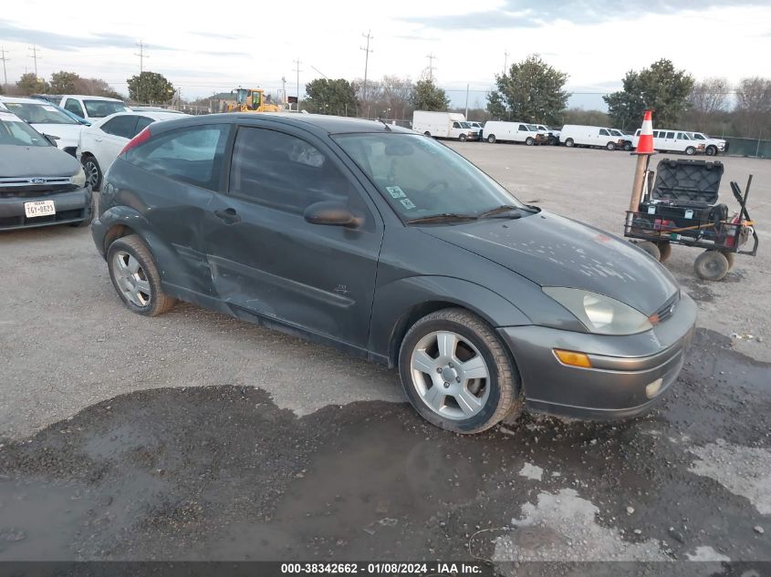 Lot #2427037267 2004 FORD FOCUS ZX3 salvage car
