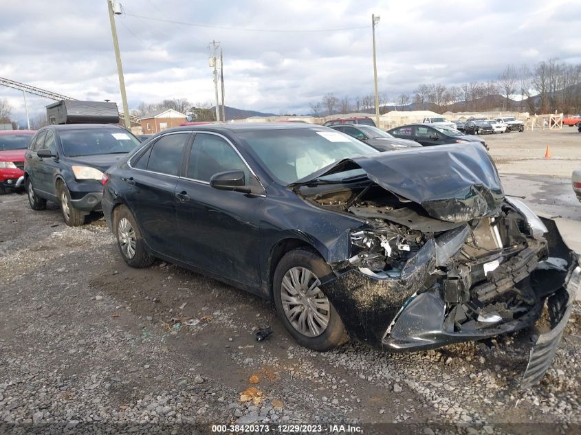 Lot #2506940832 2017 TOYOTA CAMRY LE salvage car