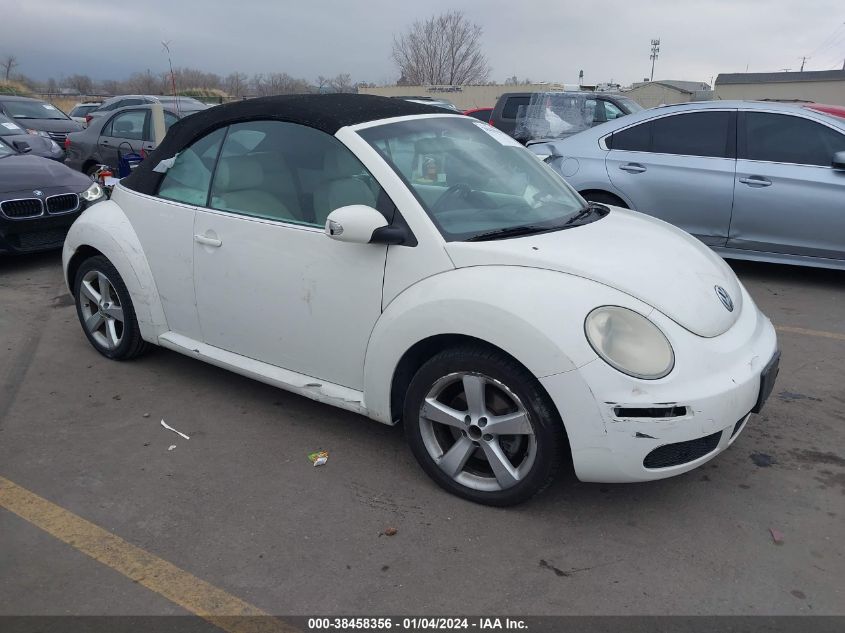 Lot #2488547669 2007 VOLKSWAGEN NEW BEETLE TRIPLE WHITE salvage car